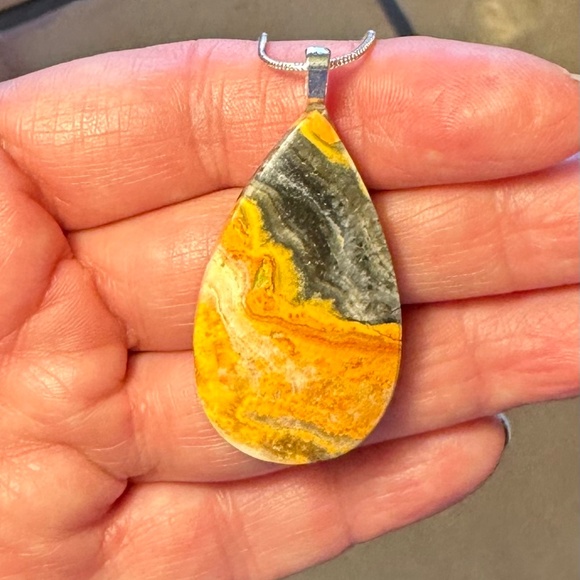 Bumblebee jasper pendant with sterling silver chain - Picture 4 of 5